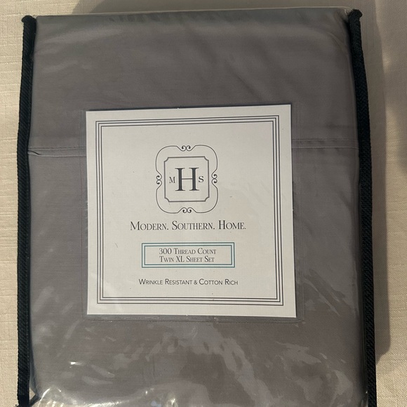 Modern.Southern.Home  300 thread count Twin XL sheet set Dove grey NWT - Picture 4 of 5